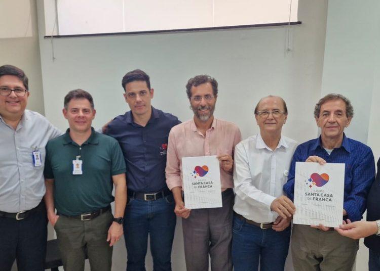GILSON VISITA SANTA CASA E DEFENDE CENTRO DE CIRURGIAS ROBÓTICAS EM FRANCA