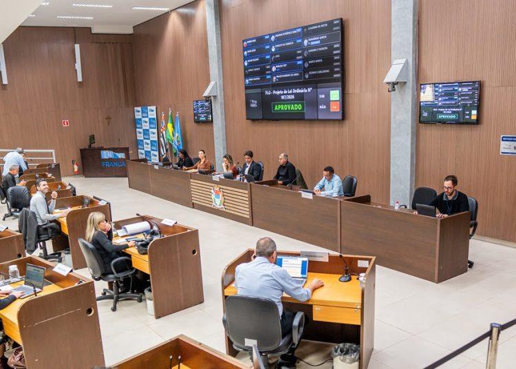 Câmara aprova prevenção à violência sexual, eficiência energética e apoio a motoristas por aplicativo