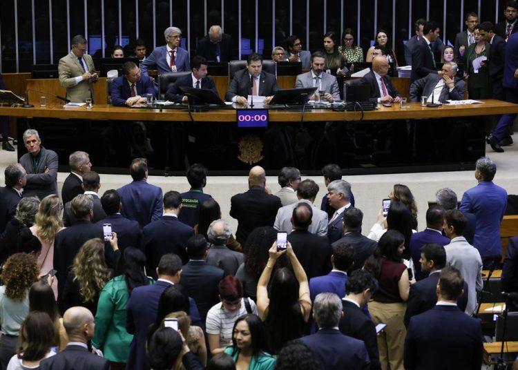Senado vota na quarta-feira (14/10) proposta que prevê fim da escala 6×1